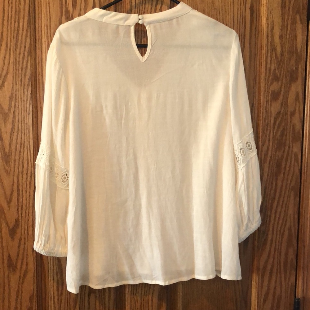 Blouse - Picture 2 of 3